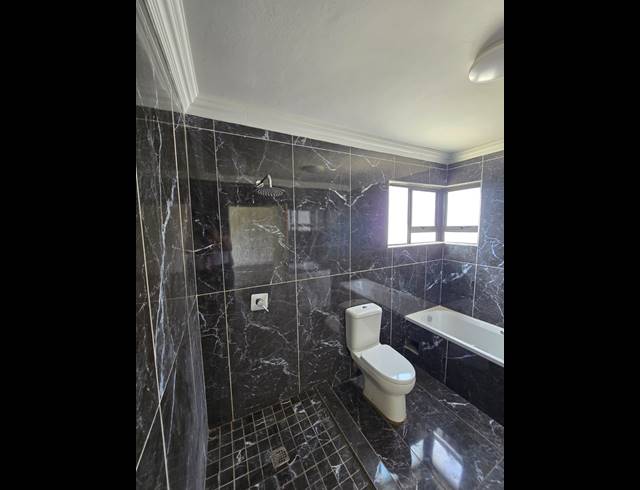 6 BEDROOM HOUSE FOR SALE IN RIVERSDALE